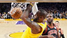 NBA: LeBron y Russell llevan a Lakers a triunfo 141-132 sobre Bulls