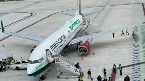 Gobierno de Mexico desata burlas en redes tras confundir "Boeing" y "Boing"