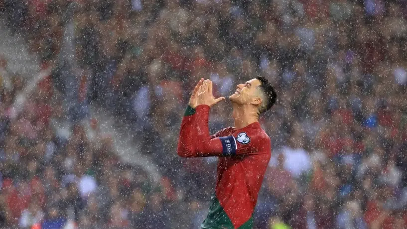Niño migrante quiere ser Cristiano Ronaldo para comprar regalos de Navidad a sus hermanos