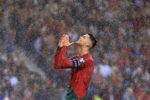 Niño migrante quiere ser Cristiano Ronaldo para comprar regalos de Navidad a sus hermanos