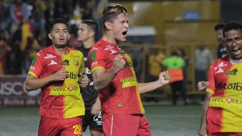 Alajuelense y Herediano esperan la respuesta de Jesús Godínez