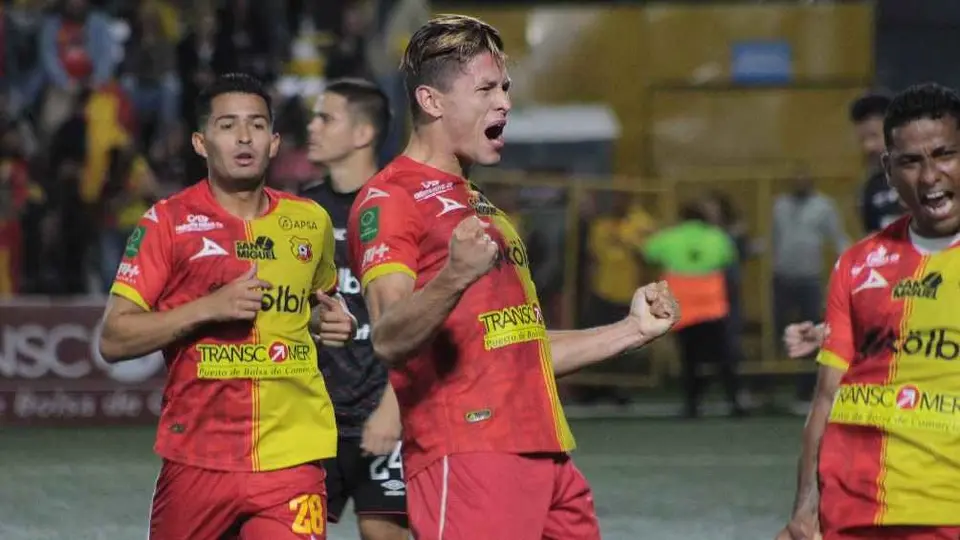 Alajuelense y Herediano esperan la respuesta de Jesús Godínez