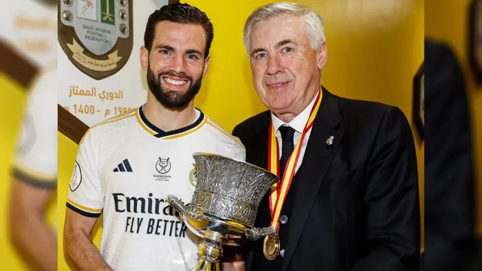 ¡En una nube! Carlo Ancelotti disfruta del momento tras ganar un título más con Real Madrid