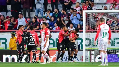 Detienen a cinco personas tras bronca entre aficionados de Necaxa y Atlas