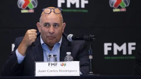¡A lo AMLO! FMF acepta que analiza contratar servicio para desmentir "noticias sin rigor periodístico"