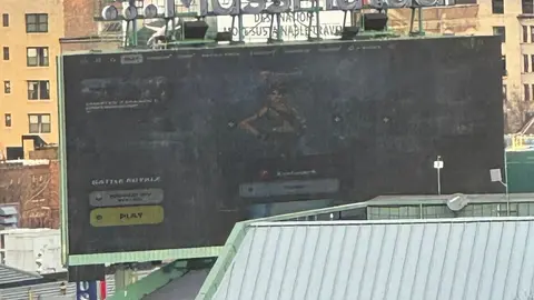 ¿Podrá hacerlo? LeBron James quiere usar la pantalla de Fenway Park para jugar Madden