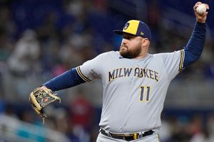 Rowdy Téllez, naturalizado mexicano, firma por 1 año con los Piratas de Pittsburgh