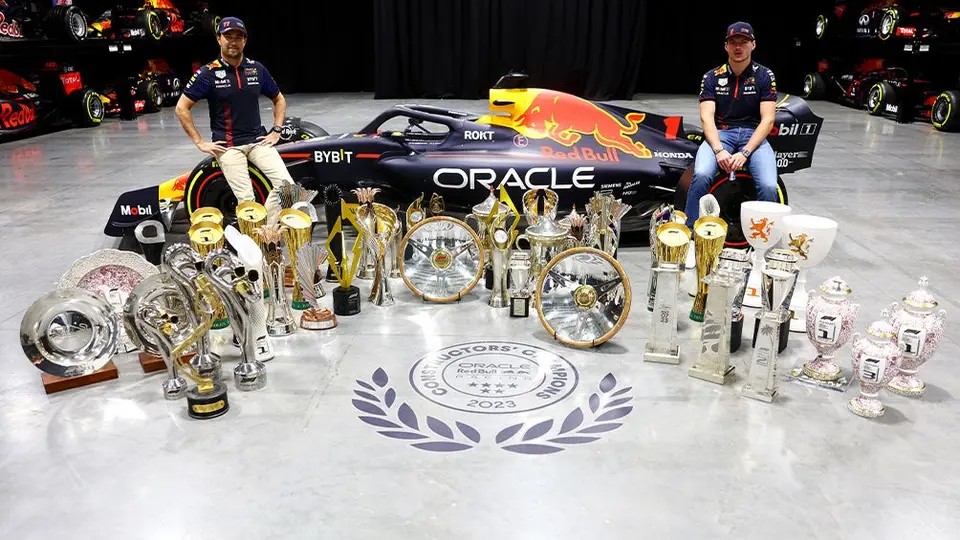 Red Bull: 'Max Verstappen es un león y Checo Pérez... ¡un amistoso perro!'