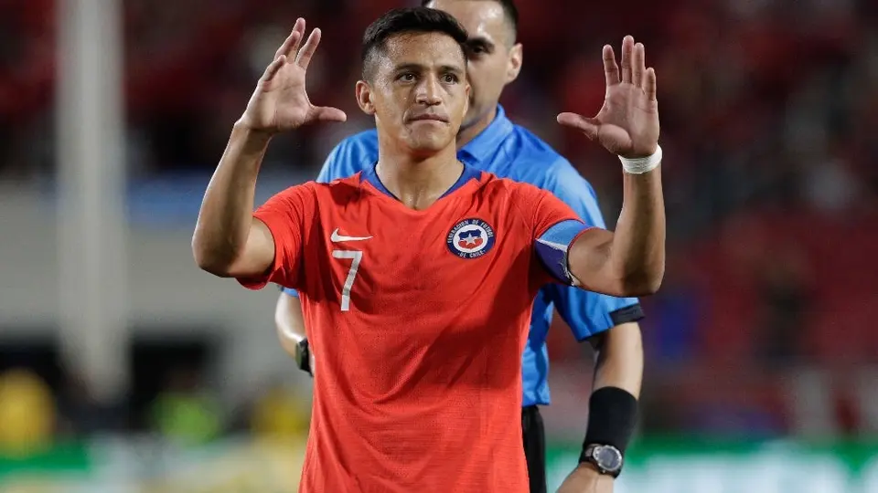 Alexis Sánchez denuncia situaciones precarias de Chile: 'Sale excremento en la ducha'