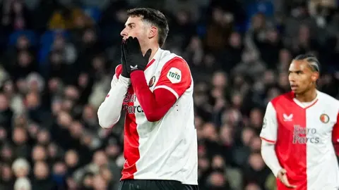 ¡Se acabó el sueño! Santiago Giménez y el Feyenoord, eliminados de Champions