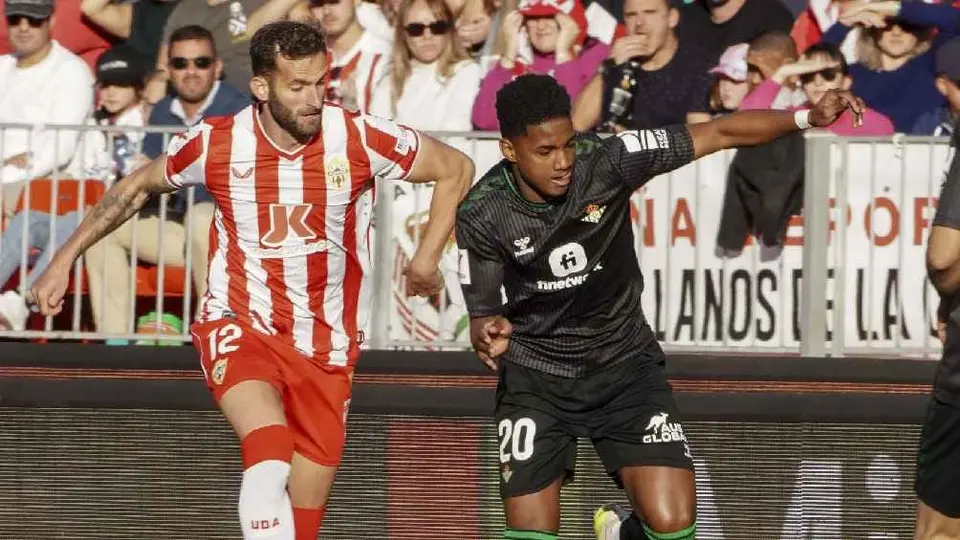 Almería y Betis empatan sin goles, César Montes jugó todo el partido, Guardado no vio minutos