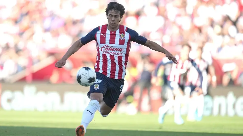 ¡Vuelve a ser convocado! José Juan Macías regresa con Chivas tras año y medio fuera
