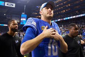 ¡Muestran su apoyo! Cánticos de Jared Goff se hacen presente en evento de porristas en Detroit