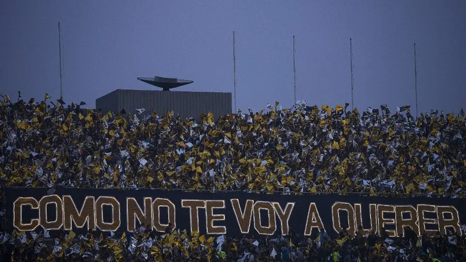 ¡Lo volvieron a hacer! La Rebel 'pinta' de azul y oro CU en el Pumas vs Chivas