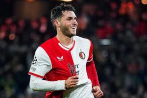 Feyenoord celebra Navidad presumiendo todos los goles de Santiago Giménez en 2023