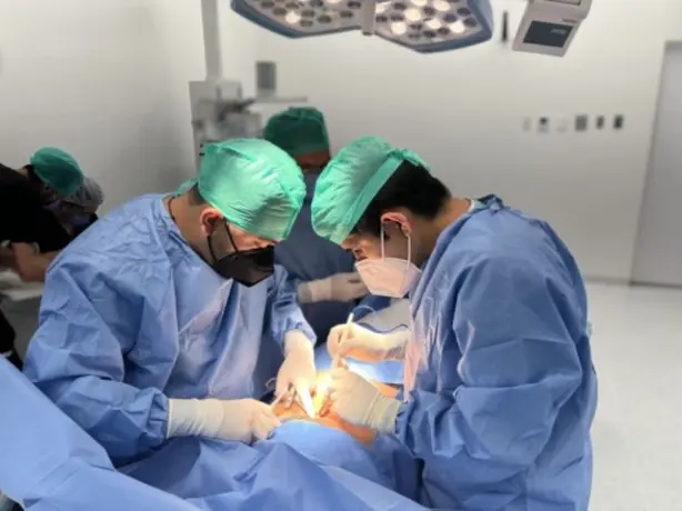 Impulsa Clínica de Hernia y Vesícula Biliar cirugía robótica y laparoscópica