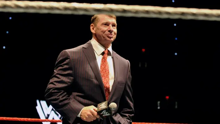 Vince McMahon, renuncia a empresa dueña de WWE, tras presunto abuso sexual