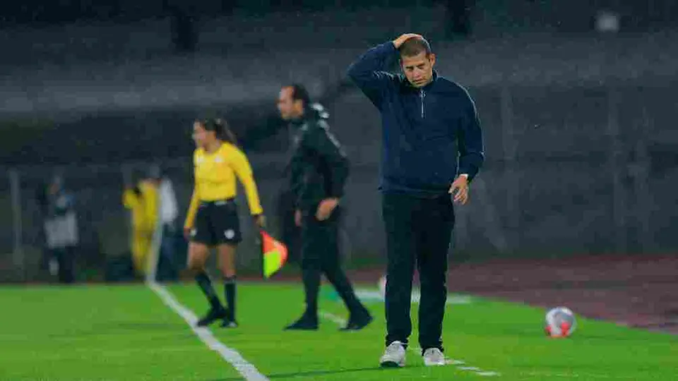 Pumas Femenil anuncia la salida de Jhonathan Lazcano como director técnico