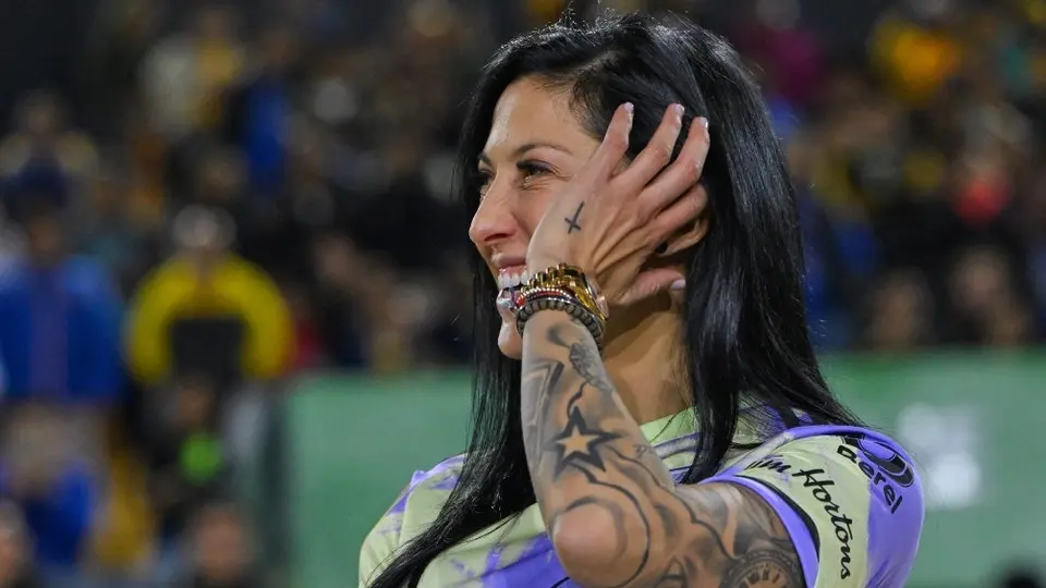 Tras jugar con Tigres, Jenni Hermoso viajó los premios The Best, donde está nominada