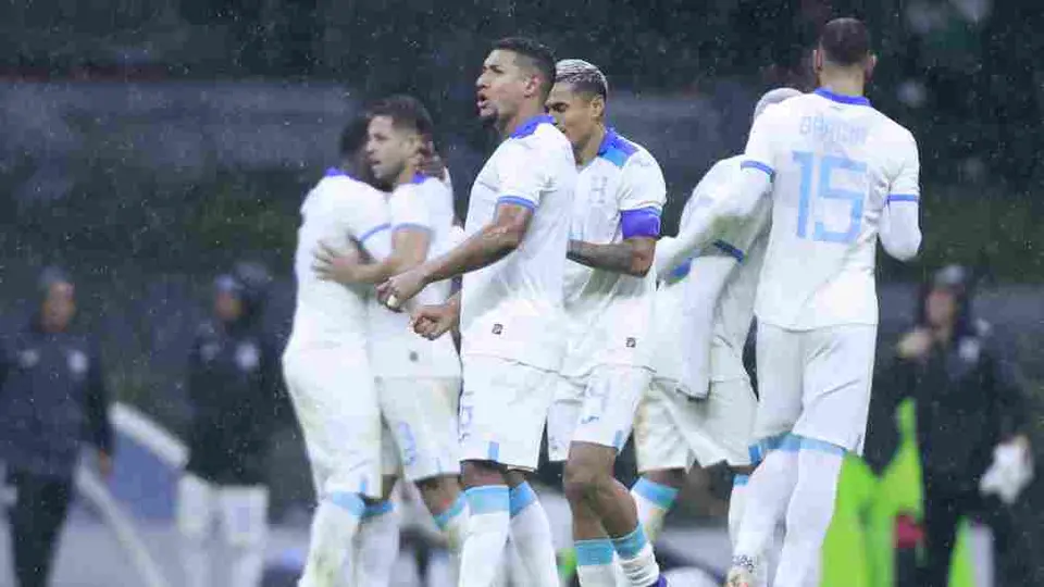 ¡Recibimiento de héroes! La Selección de Honduras regresó a casa entre el amor de su afición