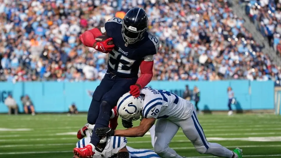 NFL: Tennessee Titans reporta a Derrick Henry fuera del protocolo de conmoción