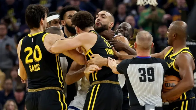 ¡Se armó la bronca! Klay Thompson y Jaden McDaniels se van a los golpes