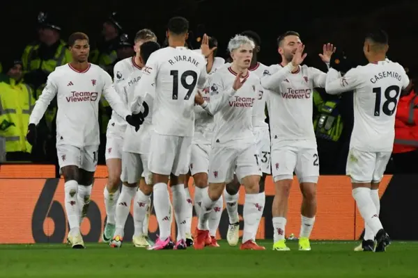 Kobbie Mainoo dio a Manchester United la victoria 3-4 en un agitado duelo ante Wolverhampton