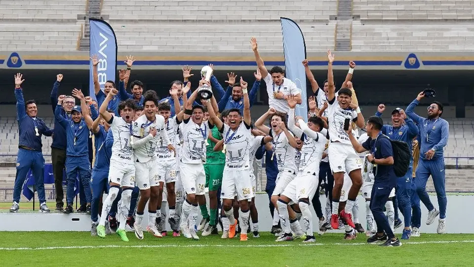 ¡Campeones! Pablo Lara y Julián Freyfeld levantan el título del AP23 con Pumas Sub-18
