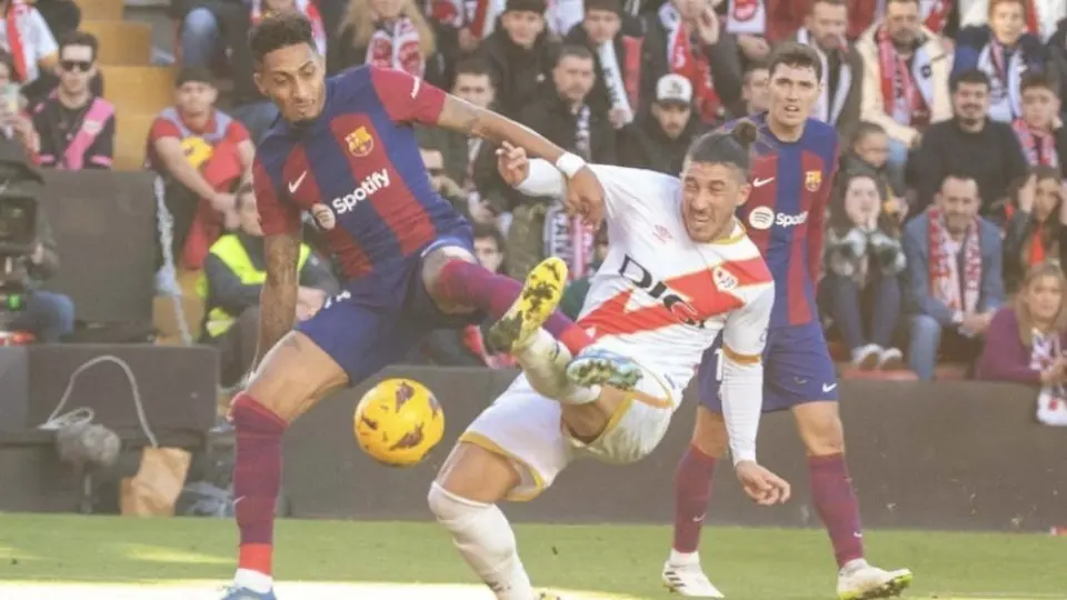 ¿Penalti a Raphinha? La jugada polémica al Barcelona que hizo estallar a Xavi