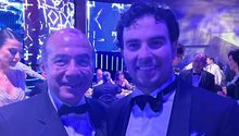 Felipe Calderón acompañó a Checo Pérez a la premiación de la FIA