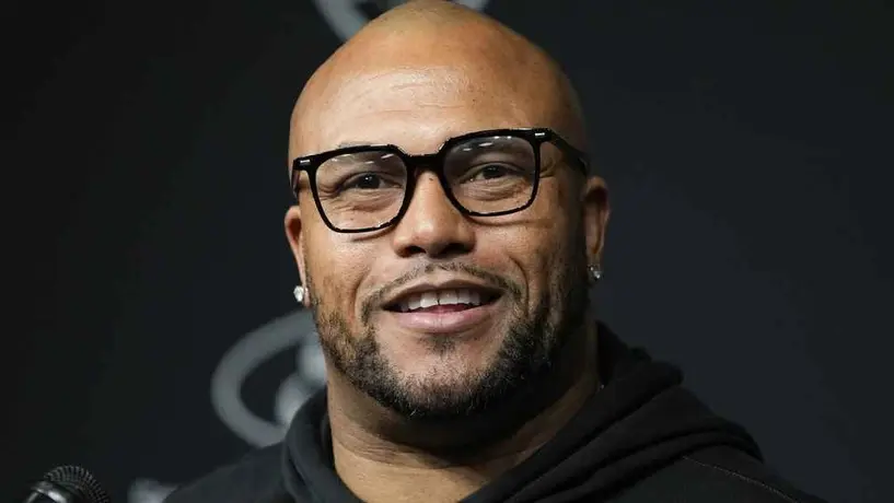 ¡Oficial! Raiders contratan a Antonio Pierce como su entrenador en jefe