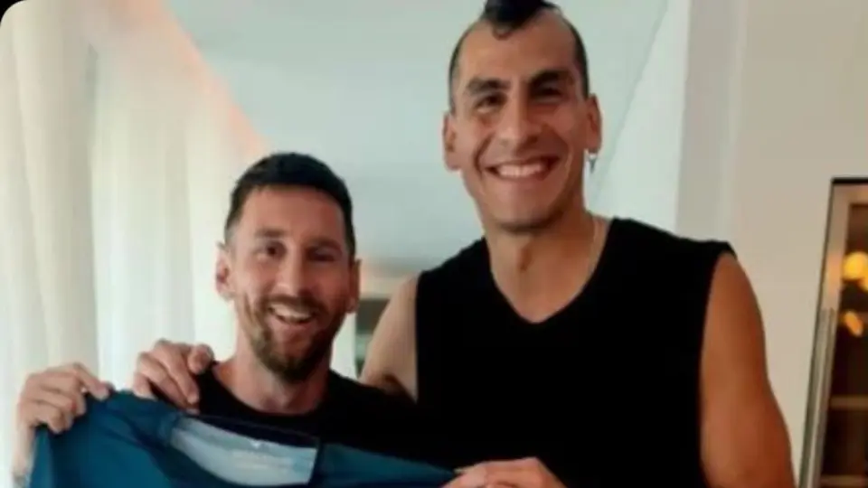 ¡Qué detalle! Nahuel Guzmán le regala jersey a Messi de Club Deportivo Social Lux
