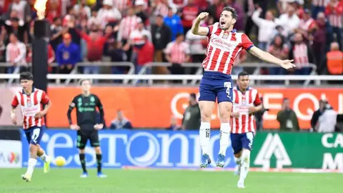 ¡Cual capitán! Así felicitó 'Pollo' Briseño a los canteranos que debutaron con Chivas
