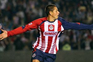 'Pocho' Guzmán y 'Cone' Brizuela le dieron la bienvenida a 'Chicharito' Hernández