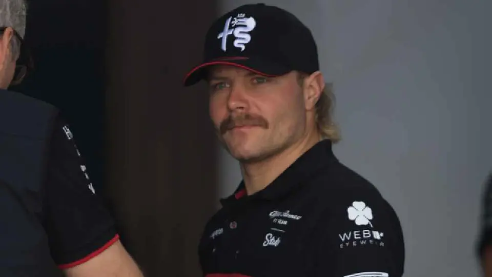 Valtteri Bottas lanza a la venta calendario mostrando su trasero: 'BOTTASS 2024'