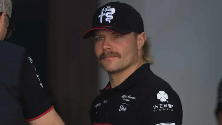 Valtteri Bottas lanza a la venta calendario mostrando su trasero: 'BOTTASS 2024'
