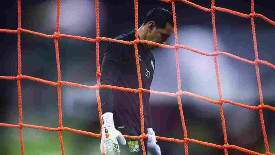 Portería de Rodolfo Cota tuvo problema con la red al inicio del América vs León