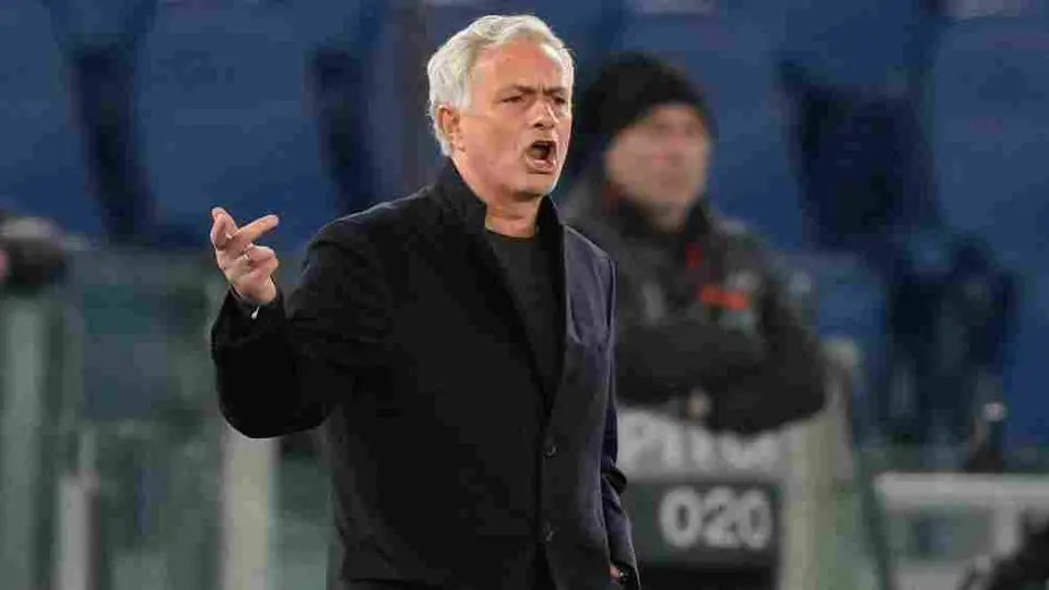 Mourinho y la Roma pagarán multas por acusaciones contra los árbitros