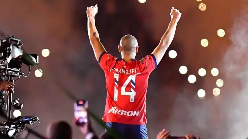 Bofo Bautista destaca el aporte de Chicharito pero no ve a Chivas campeón