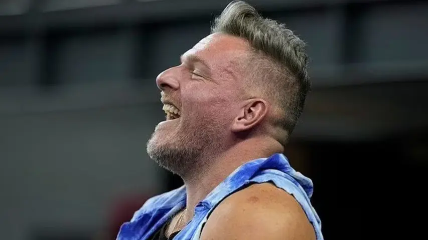 Pat McAfee es visto firmando autógrafos en juego de Colts tras haber estado en polémica | CAPTURA DE PANTALLA: TWITTER