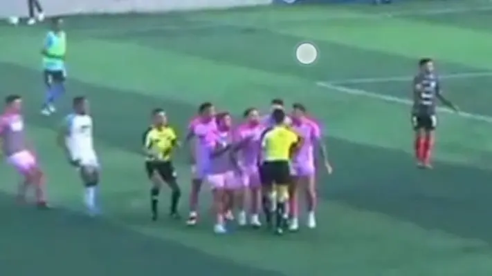 Señalan a árbitro por agredir a jugador en la Liga de Guatemala: 'Es imperdonable'