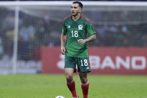 Abuelo de Luis Chávez se conmueve hasta las lagrimas tras ver a su nieto con el Tricolor