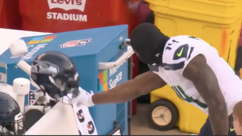 DK Metcalf destruye su casco tras intercepción a Drew Lock