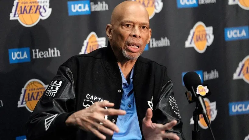 Kareem Abdul-Jabbar sufrió una caída en un concierto y se fracturó la cadera