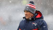 Bill Belichick, abierto a renunciar a su rol de gerente general para mantenerse en los Patriots