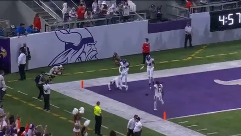 Camryn Bynum protagoniza momento chusco al festejar un TD en el Lions vs Vikings