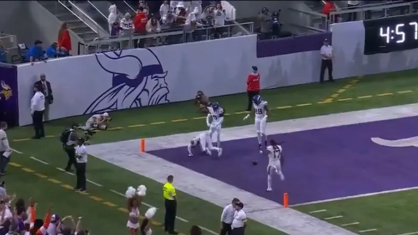Camryn Bynum protagoniza momento chusco al festejar un TD en el Lions vs Vikings