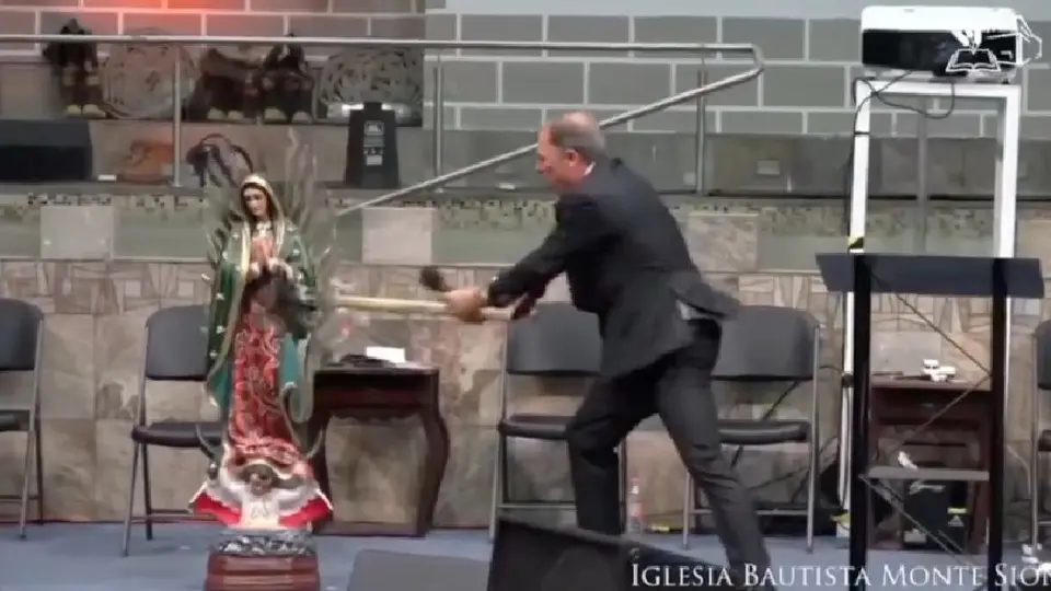 Pastor destruye imagen de la Virgen de Guadalupe y divide opiniones