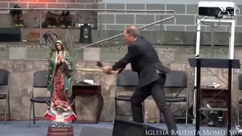 Pastor destruye imagen de la Virgen de Guadalupe y divide opiniones
