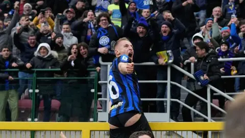 ¡A lo Alexis Vega! Frattesi mostró su ropa interior en festejo con Inter de Milán